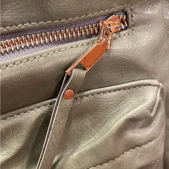 Green backpack - Picture 5 of 5